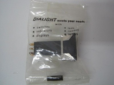 Dialight 554-1121-511 Push Button Switch 5A 125V Pushbutton *NEW* Dial Light
