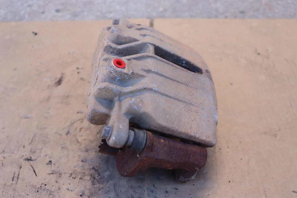 Pinza de freno trasera izquierda Chevy Tahoe 2000-2005 OEM Foto 3 de 4