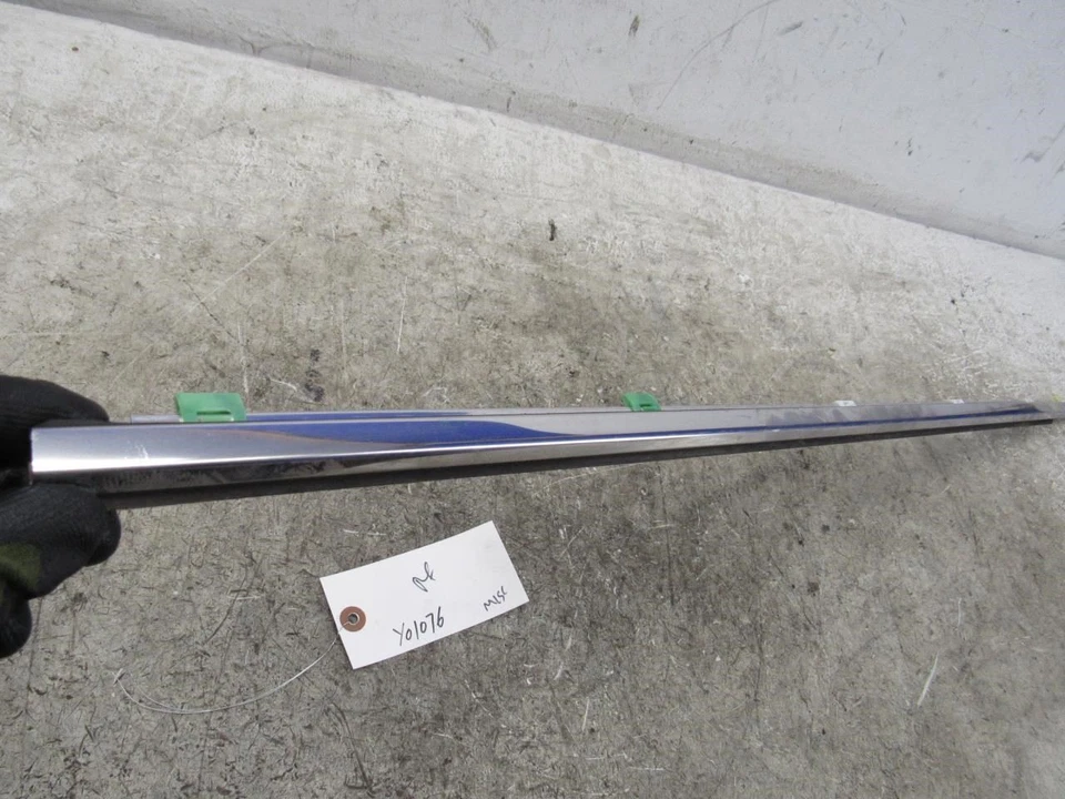 2013 Lexus Es350 right passenger front door window glass trim belt molding OEM Foto 3 de 4
