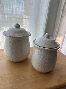 2 Very Pretty White Ceramic Basketweave Lidded Canisters Kitchen Storage Jars
