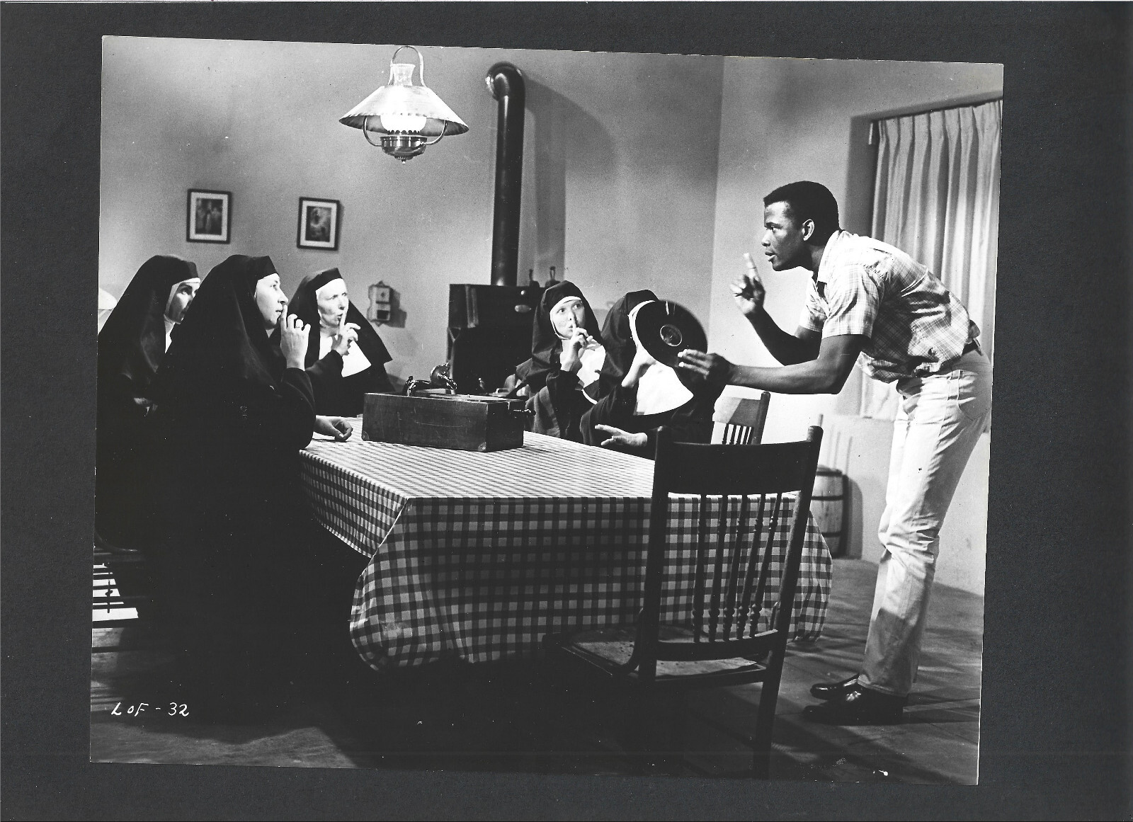 ORIGINAL VINTAGE PHOTO 1963 LILIES OF THE FIELD Sidney Poitier with ...