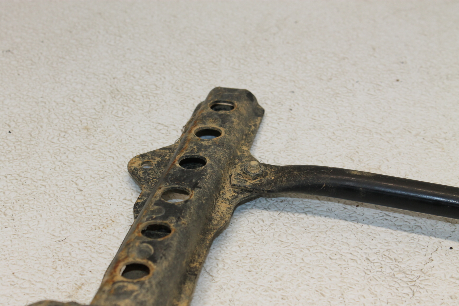 05 KAWASAKI BRUTE FORCE 750 KVF750 4X4 LEFT FOOTWELL SUPPORT BRACKET