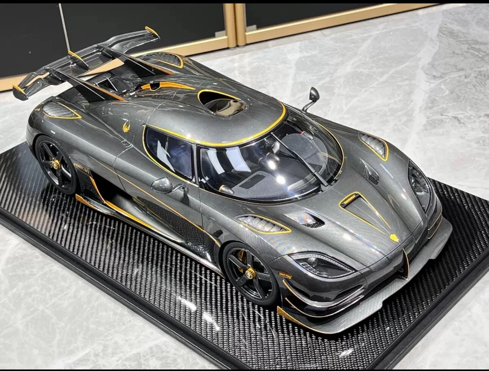 Koenigsegg Agera RS Phoenix (Exposed Carbon Fibre) [FrontiArt] 1:8 scale - Image 2 of 4