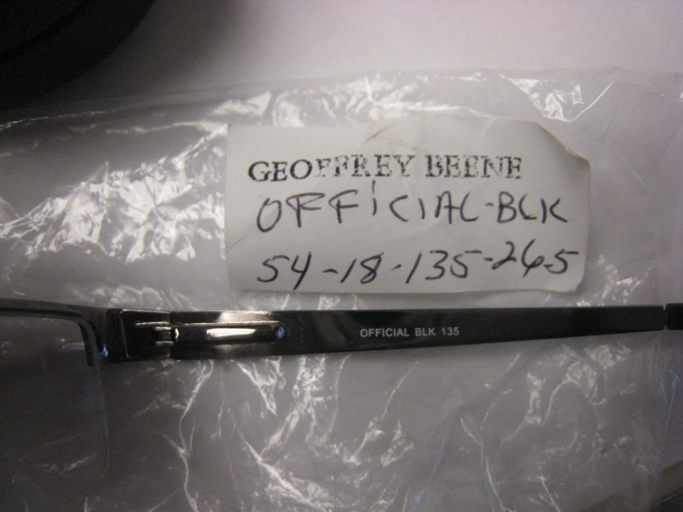 MARCOS DE GAFAS GEOFFREY BEENE Estilo OFICIAL en BLANCO 54--18-135 con Estuche Genérico Foto 3 de 3