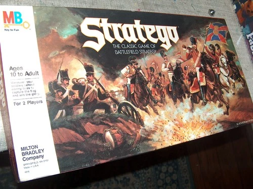 Stratego - Vintage 1986 Board Game Milton Bradley  NICE COMPLETE