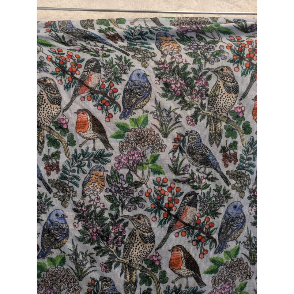 Bufanda caprichosa con estampado de pájaros y bayas 40x40 pulgadas Foto 3 de 4