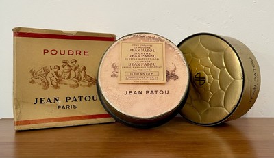 Vintage Puderdose ''Amour Amour'' von JEAN PATOU