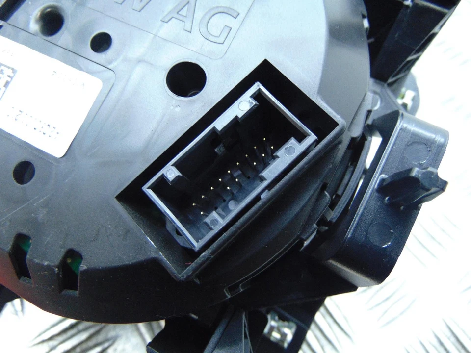 Cuadro de instrumentos velocímetro Volkswagen Golf 5g1920941 MK7 2.0 diésel 2013-20B Foto 3 de 4