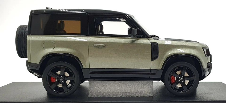 GT Spirit 1/18 Scale Resin GT517 Land Rover Defender 90 P400 X-Dynamic HSE Green - Image 3 of 4