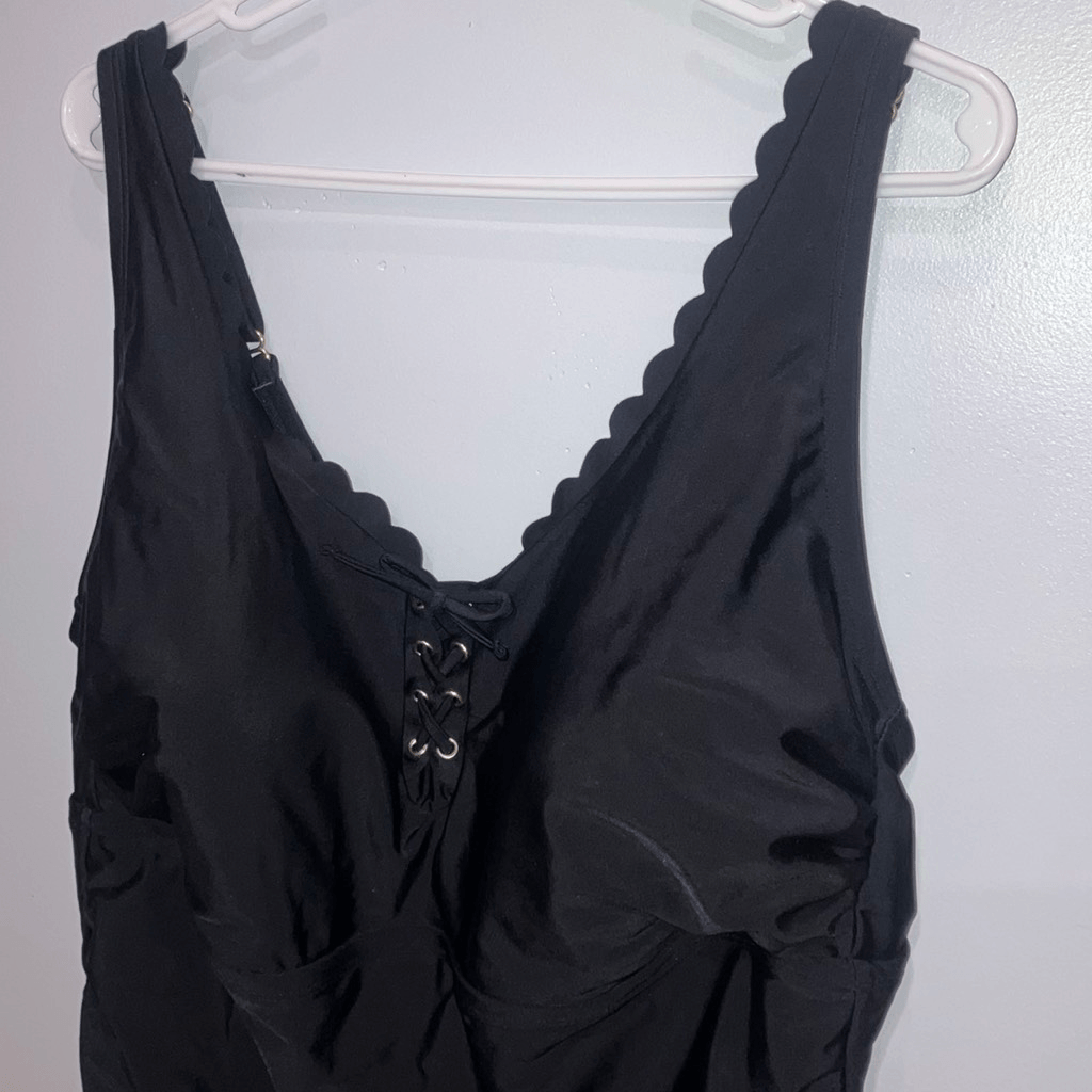Kona Sol Black Scallop Neckline One Piece Padded Bra Swimsuit 24W