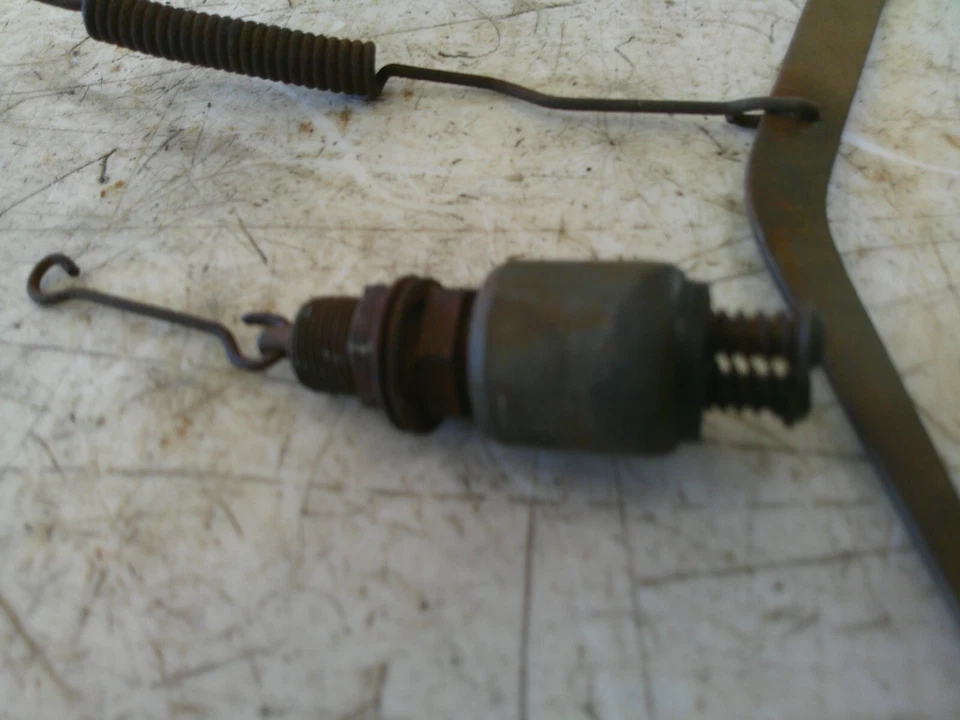 Interruptor de luz de freno trasero y acoplamiento Honda CA95 Benly 150 1963-1966 Foto 3 de 4