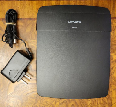Linksys E1200 300 Mbps 4-Port 10/100 Wireless N Router
