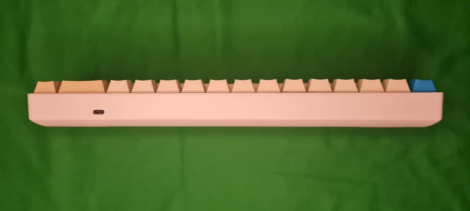 Custom Mechanical Keyboard - Dual Conection - Great for Gaming - Image 2 of 4