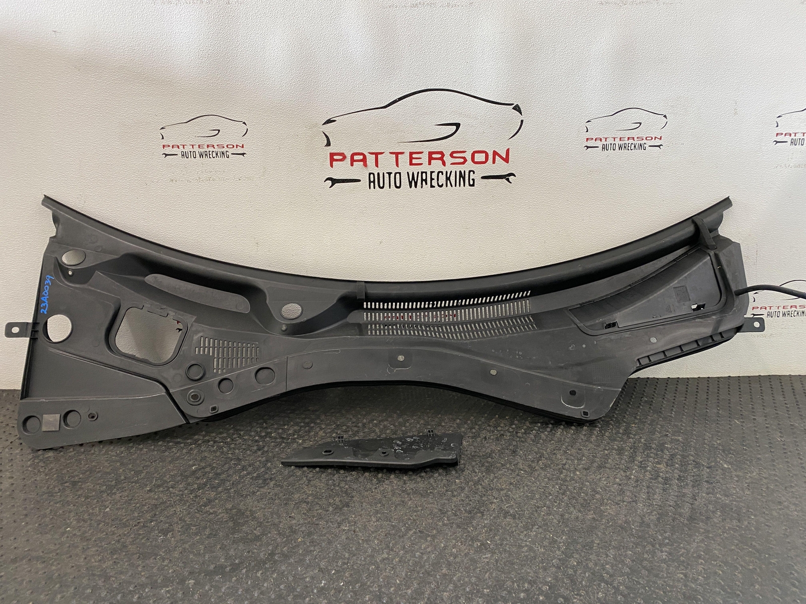 14-21 MASERATI GHIBLI COWL VENT WINDSHIELD WIPER SCREEN TRIM PANEL COVER MOLDING