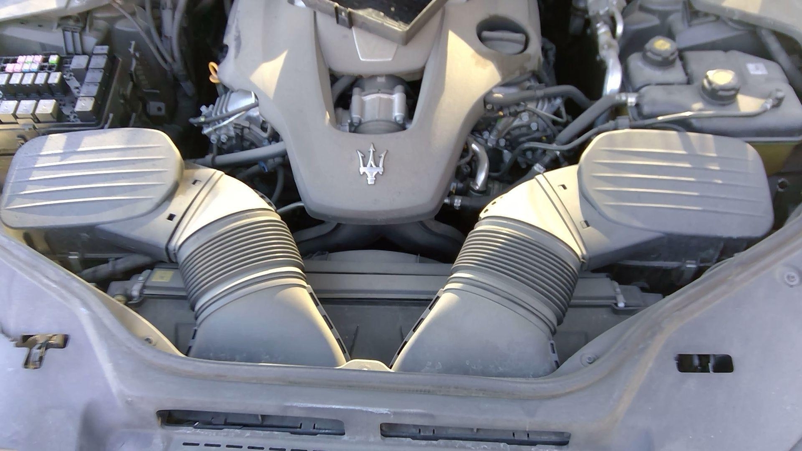 Maserati Levante RIGHT Air filter box