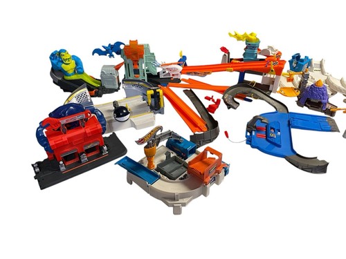 Hot Wheels Track Lot  Toxic Ape,ptero Port City , Gorilla Rage And More!