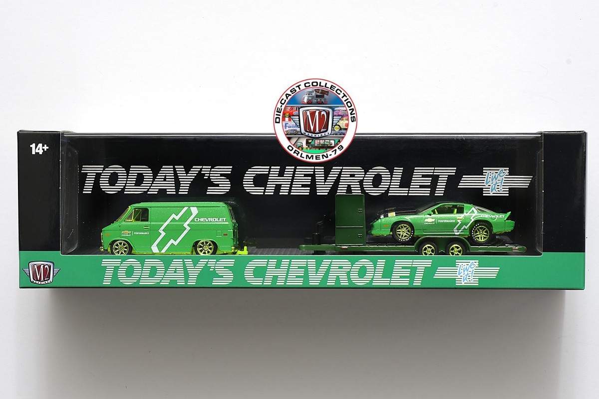 2026 M2 Machines Auto Hauler Chase 1971 Chevrolet Van G10 & 1985