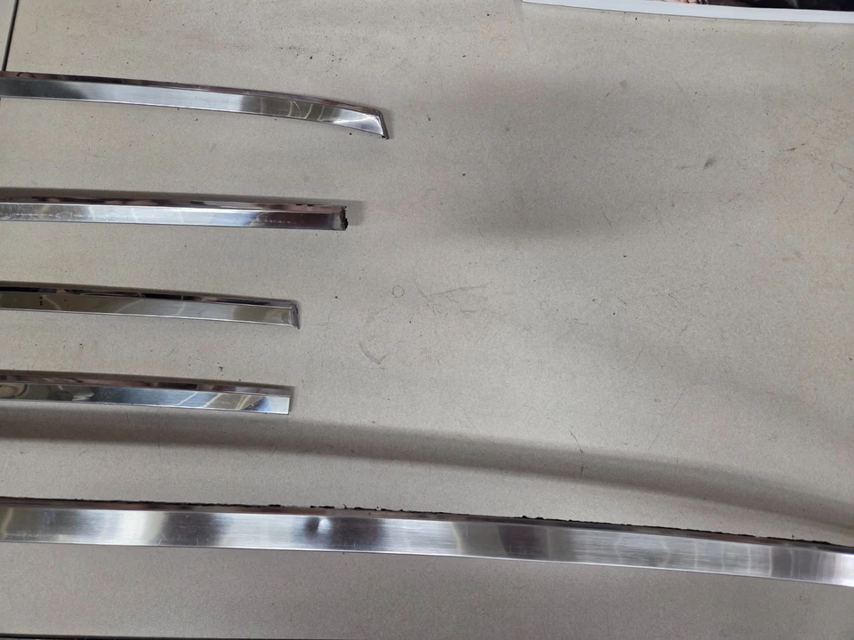 Chrysler New Yorker 1966 moldura de vidrio trasero juego completo de 5 piezas Foto 4 de 4