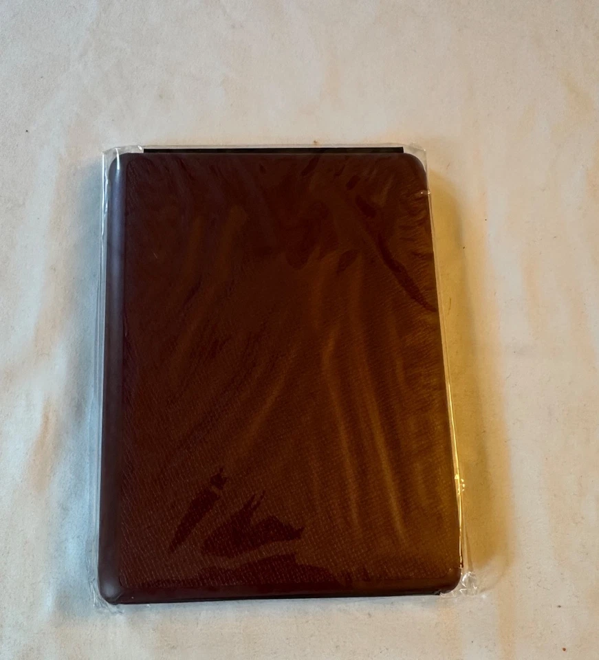 Amazon All-New 11th Generation Kindle Paperwhite Leather Cover Merlot Burgundy - Image 3 of 3