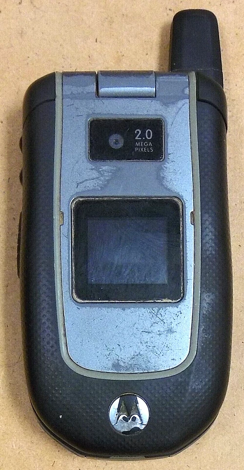 Motorola Tundra VA76r - Black and Gray ( AT&T ) Very Rare Flip Phone - READ - Image 2 of 4