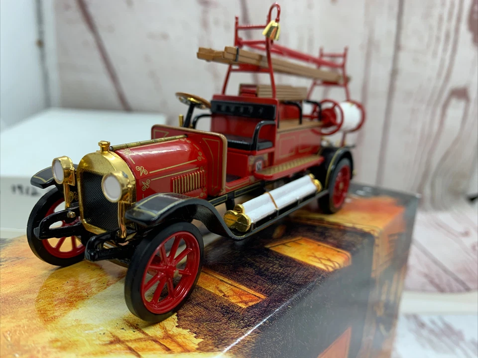 MATCHBOX Models of Yesteryear 1912 Mercedes-Benz Fire Engine 1:43 YFE20-M w/COA - Image 4 of 4