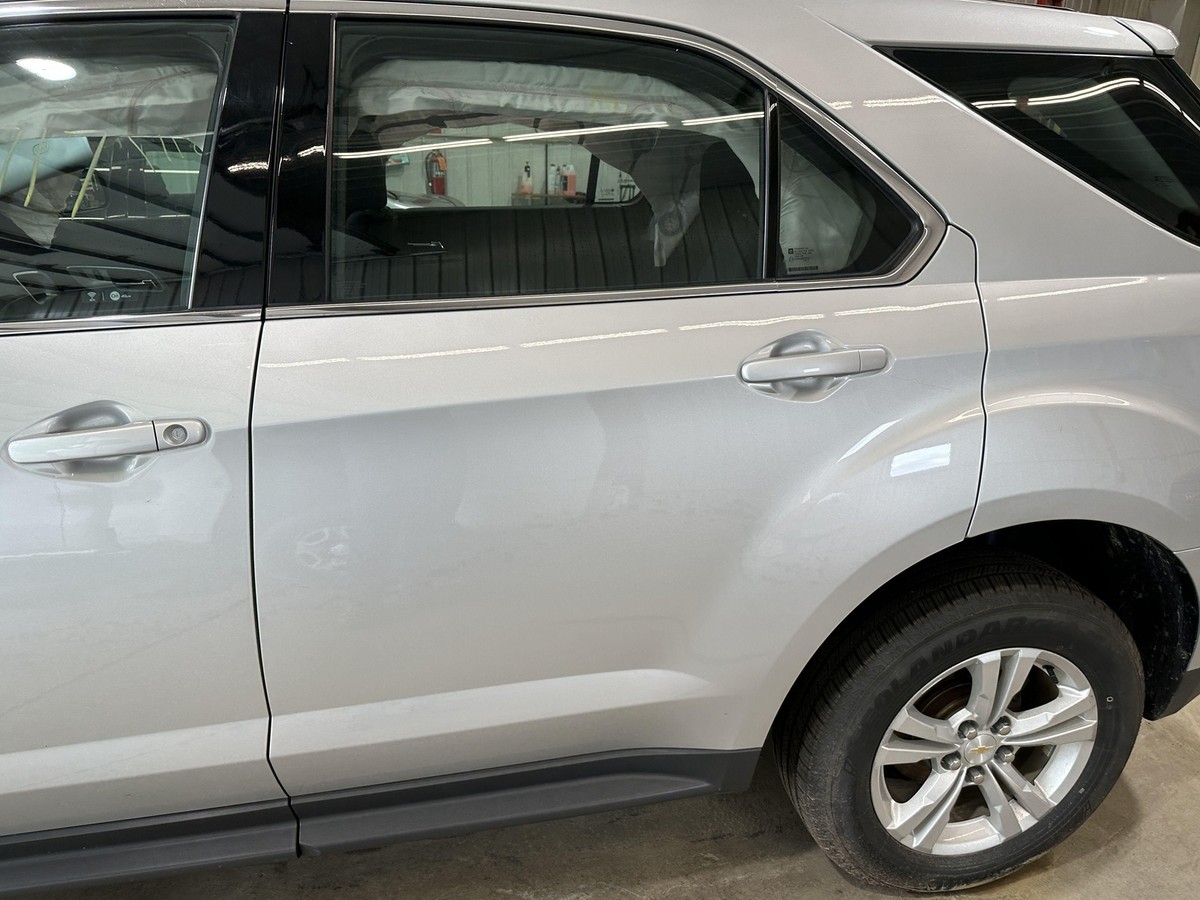 10-17 CHEVY EQUINOX DRIVER LEFT FRONT DOOR ASSY SWITCHBLADE SILVER