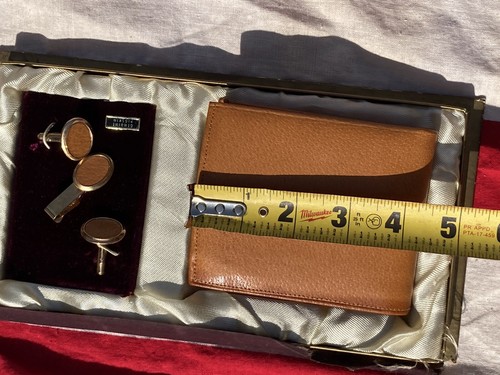 Vintage WALES Billfold Brown Pigskin Leather Wallet Cuff Links Set DisplayCards - 第 13/13 張圖片