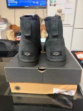 UGG Classic Mini Boot SIze 10 Brand New in box