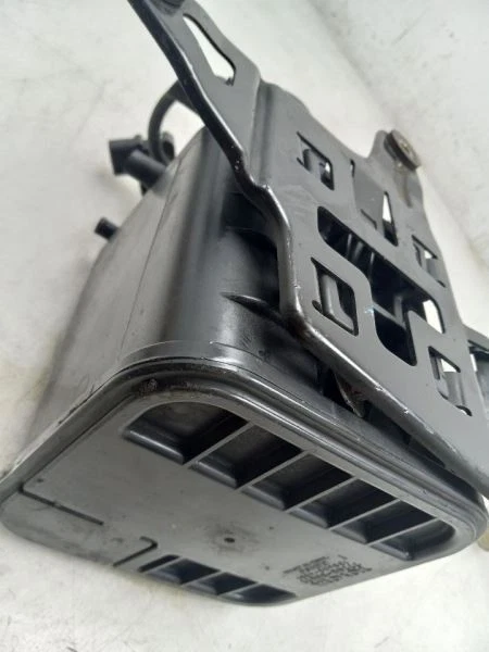 Lexus LS400 1998 4,0 L tracción trasera en bote de vapor de combustible Foto 3 de 4