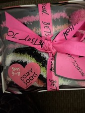 NIB BETSEY JOHNSON WOMEN s COZY SOCK STRIPES 3 Pairs 9-11 Gift Box