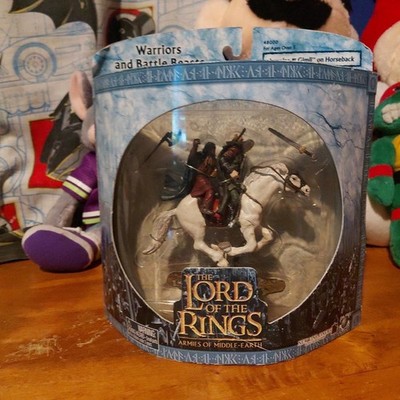 Lord Of The Rings Warriors And Battle Beasts Legolas And Gimil On Horseback