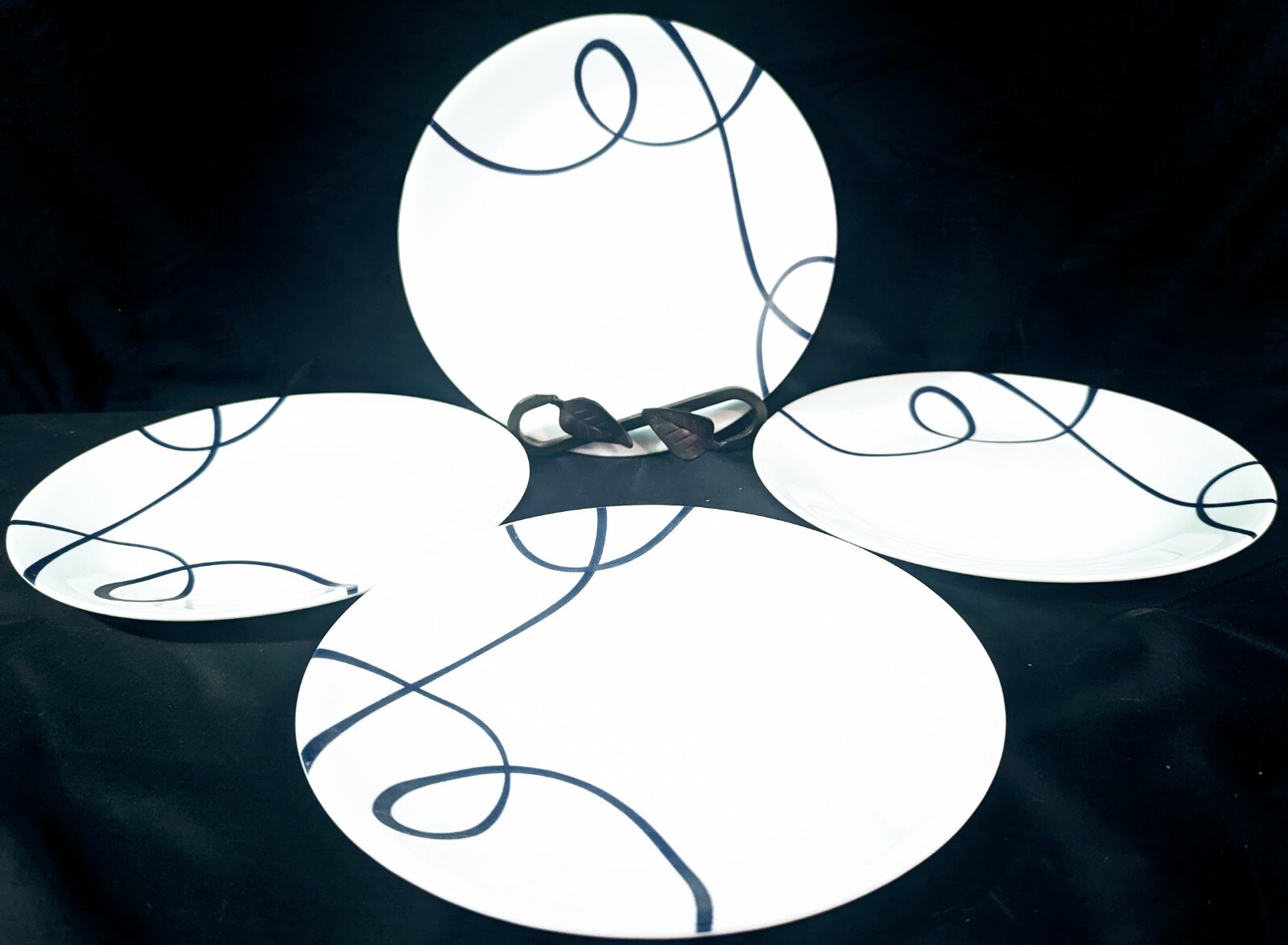 Corelle Lia Set Of 4 Lunch Plates White Navy Splash Of Color 8 1/2” Free SHIP eBay