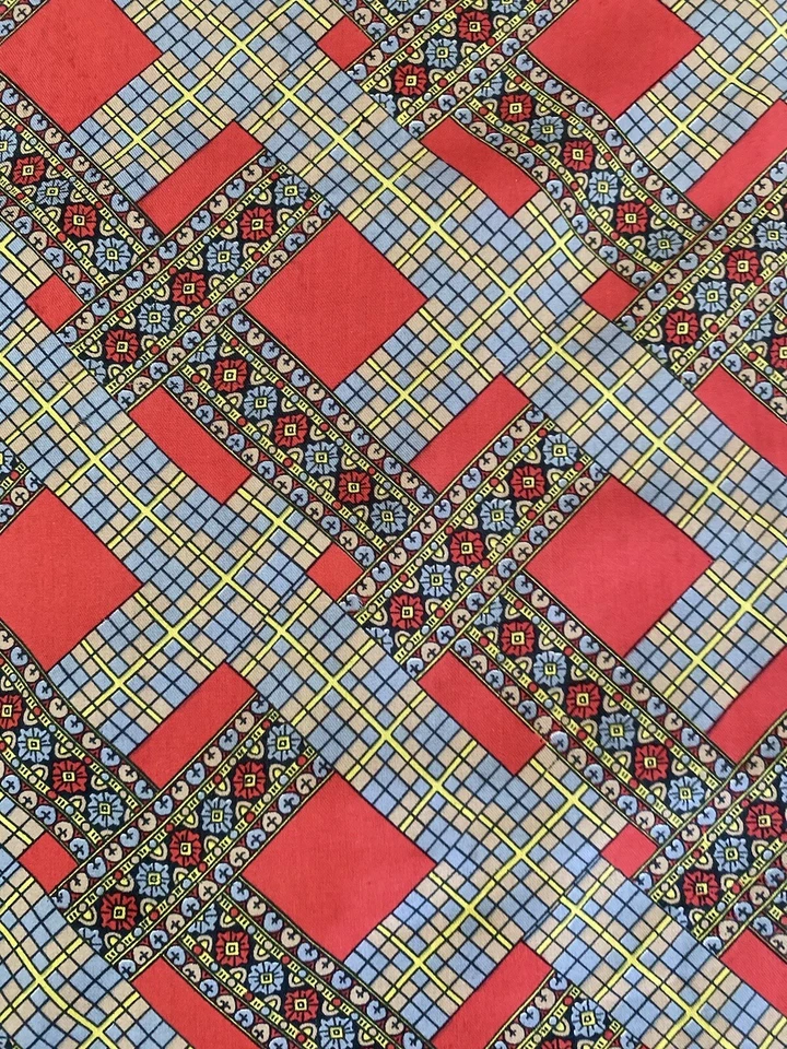 Bufanda de seda cuadrada vintage de los años 70 20"X 20 cosida a mano oro rojo clásica usada en excelente estado Foto 2 de 4