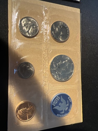 Moneta Argento Stati Uniti 1965 Philadelphia Moneta Mezzo Dollaro Kennedy 1965 - 40% Argento, Condizione Fior Di Conio (BU), Zecca Di Philadelphia Moneta Argento 40% Kennedy - Foto 3