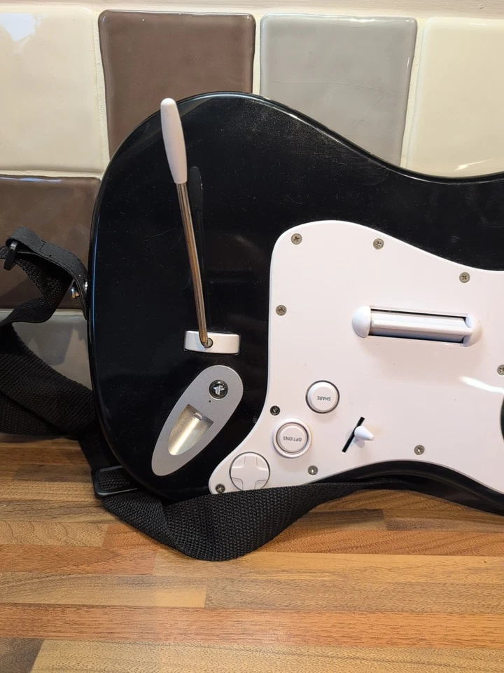 PS4 ROCK BAND 4 GAME & FENDER STRATOCASTER WIRELESS MADCATZ HARMONIX -TESTED- - Image 2 of 4