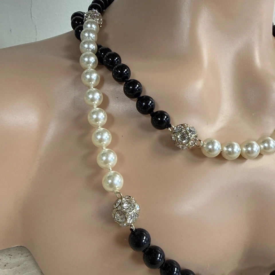 Collar de San Juan en capas disfraz perlas cierre de palanca blanco y negro Foto 4 de 4