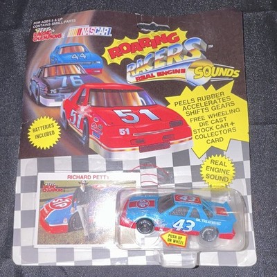 Vintage Richard Petty #43 STP Roaring Racers Real Engine Sounds Racing Champions