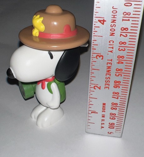 McDonald's 2018 Snoopy Camping 3 inch Toy with Working Flashlight & Clip - Picture 9 of 13