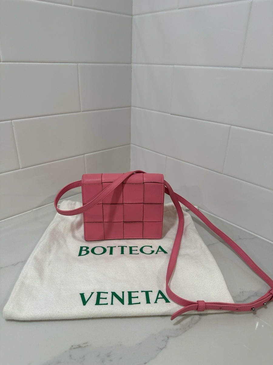 【BOTTEGA VENETA】Intreciato Cassette Mini Crossbody Bag Bottega Veneta Cassette Crossbody Bag Intrecciato Leather