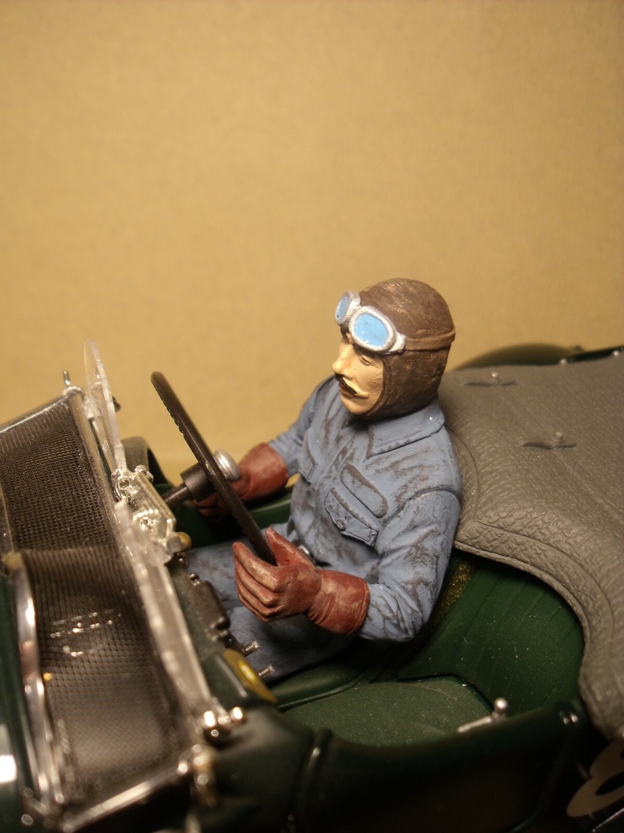 FIGURINE 1/18 TIM BIRKIN DRIVING VROOM PEINT FOR BENTLEY MINICHAMPS