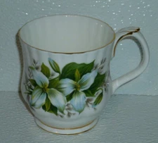 Royal Albert Mug Coffee Cup TRILLIUM Vtg England 3.25"