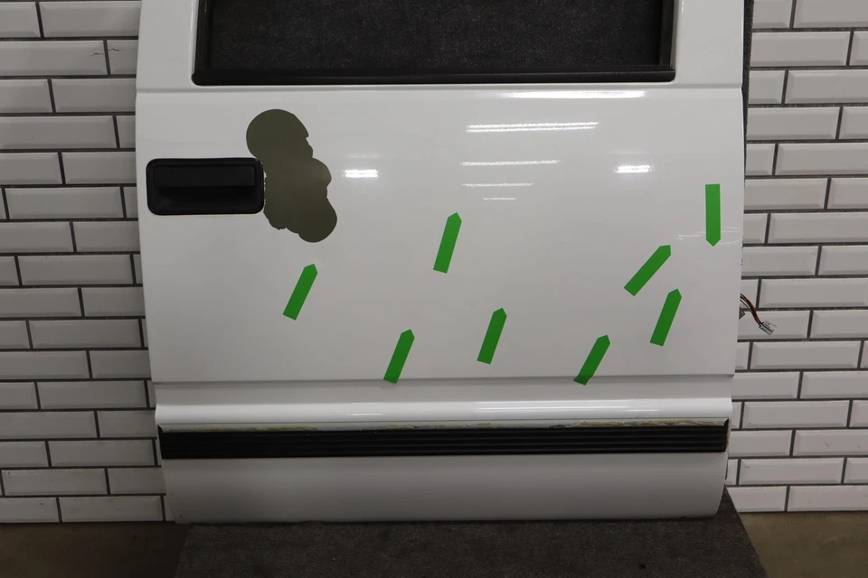 92-99 Chevy Suburban GMT400 Right Rear Door (Summit White 50U) Foto 3 de 4