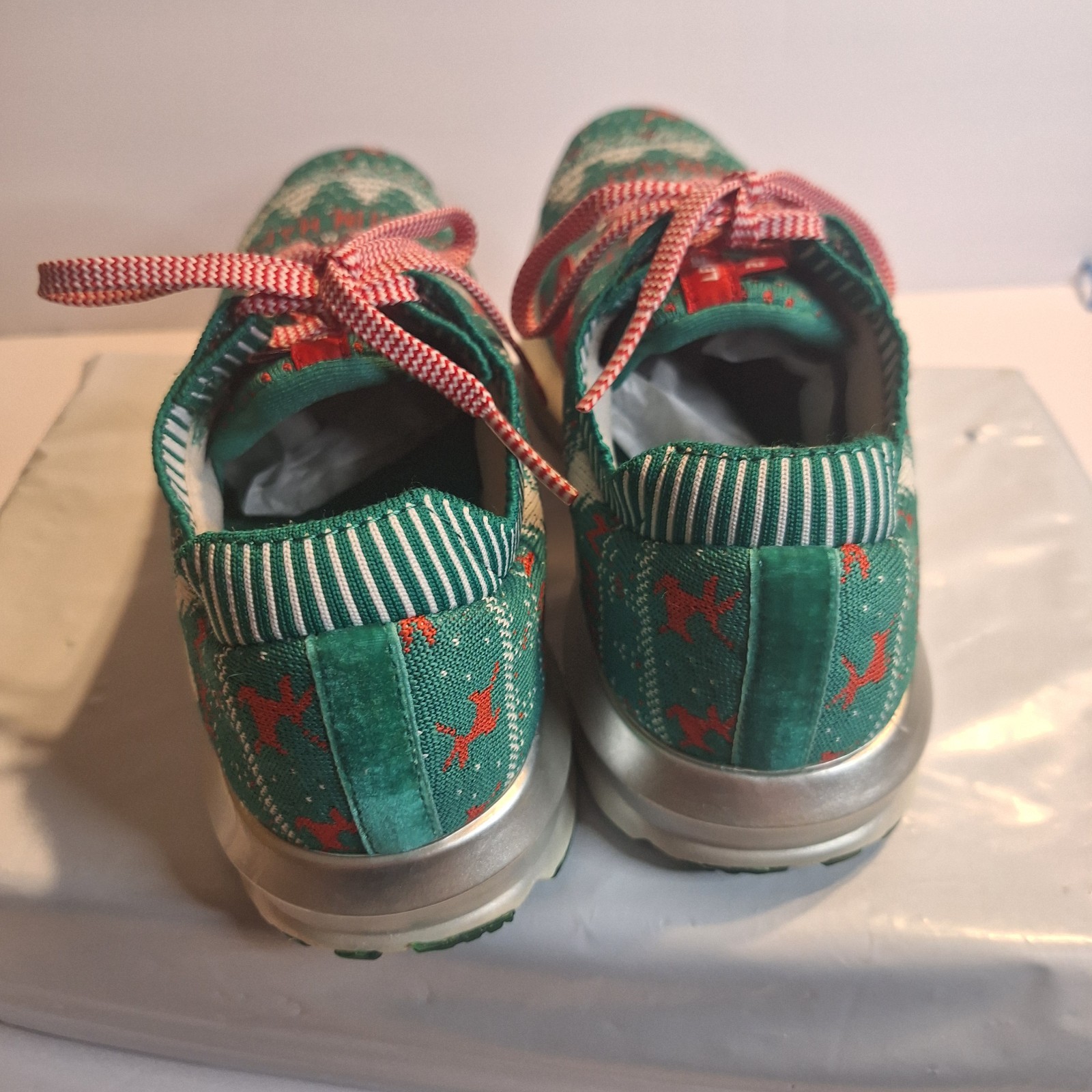 Brooks Levitate 2 Merry Christmas  Women's  Sneakers Shoes.  Size 8 thumbnail 4