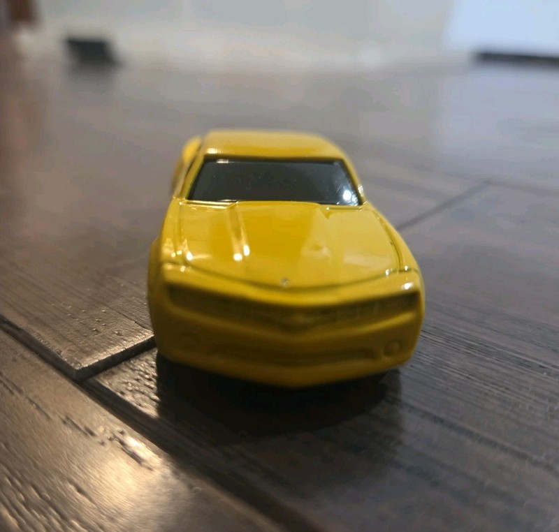 MAISTO 2006 CAMARO CONCEPT CAR SHINY YELLOW
