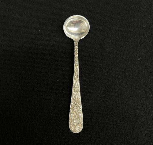 15.5g Stieff Repousse by S. Kirk & Sons Sterling Silver Master Salt Spoon 3 7/8"