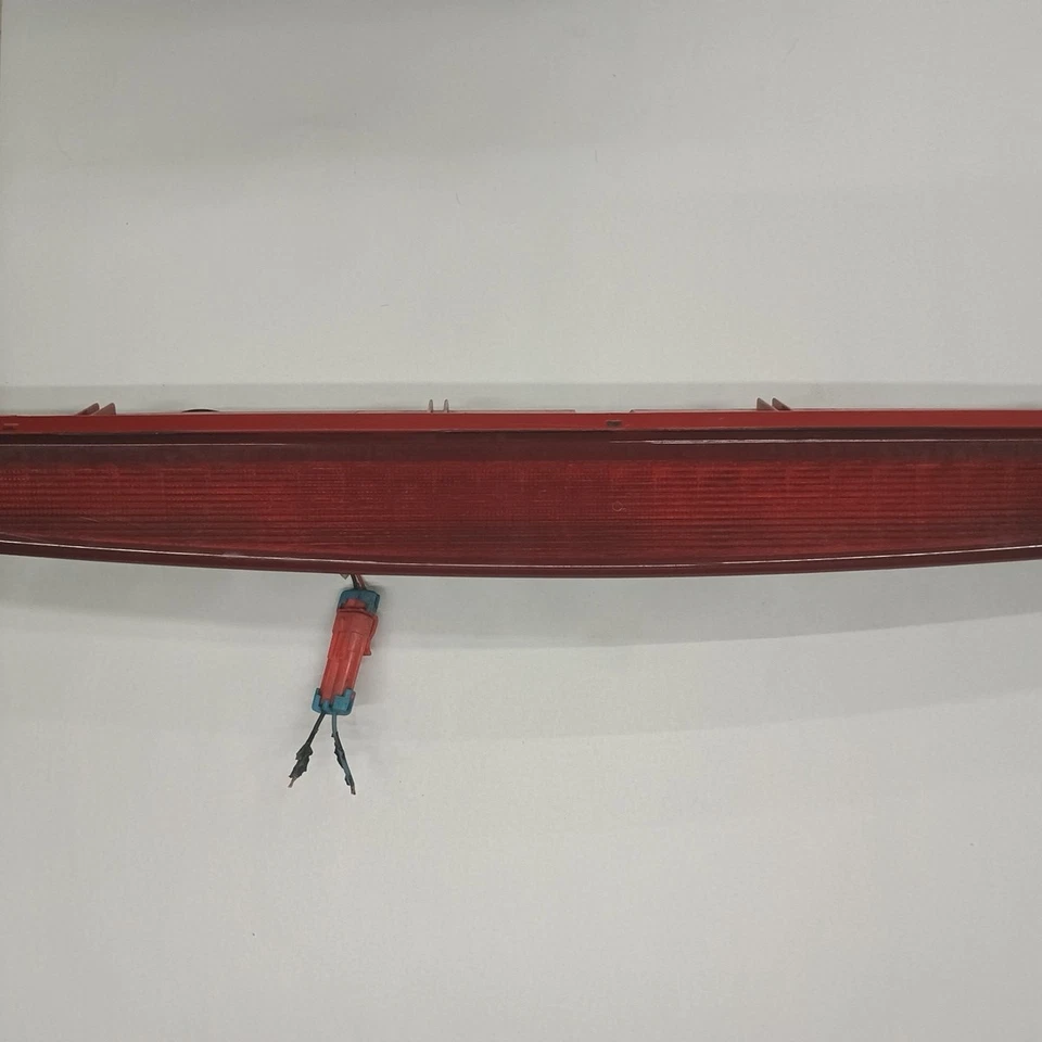 Tercera luz de freno para camioneta Cadillac Escalade EXT 2002-2013 Foto 4 de 4