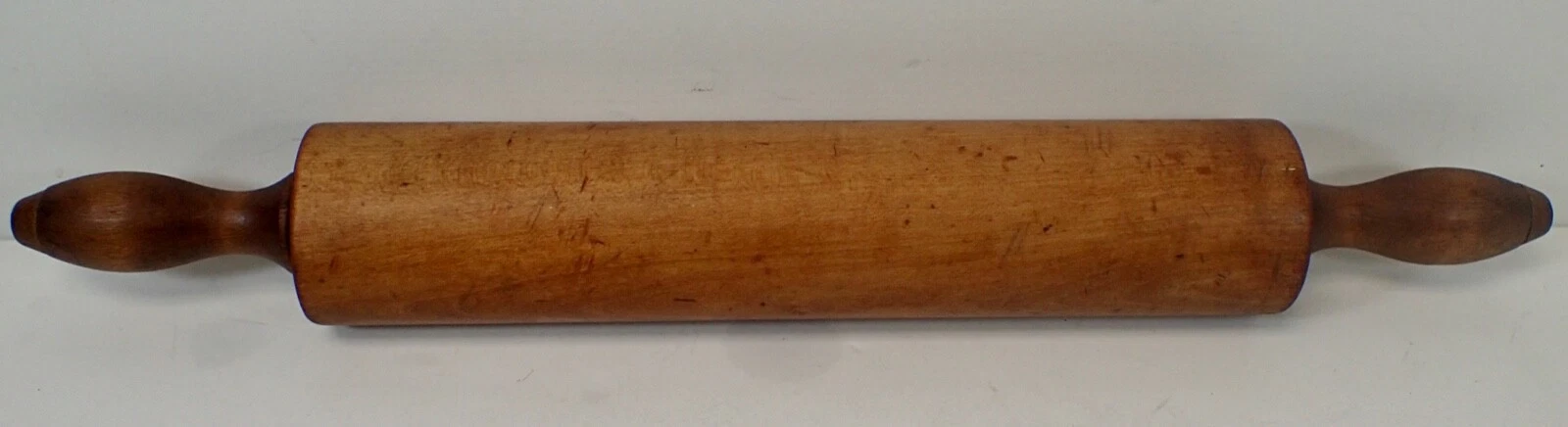 vtg. extra large hardwood rolling pin with nice patina 18 1/2" x 2 1/4" Lot 37