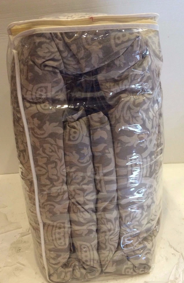 VILLA DELAMONT FULL/QUEEN COMFORTER MINI SET w/ 2 standard shams BRAND NEW! - Image 4 of 4
