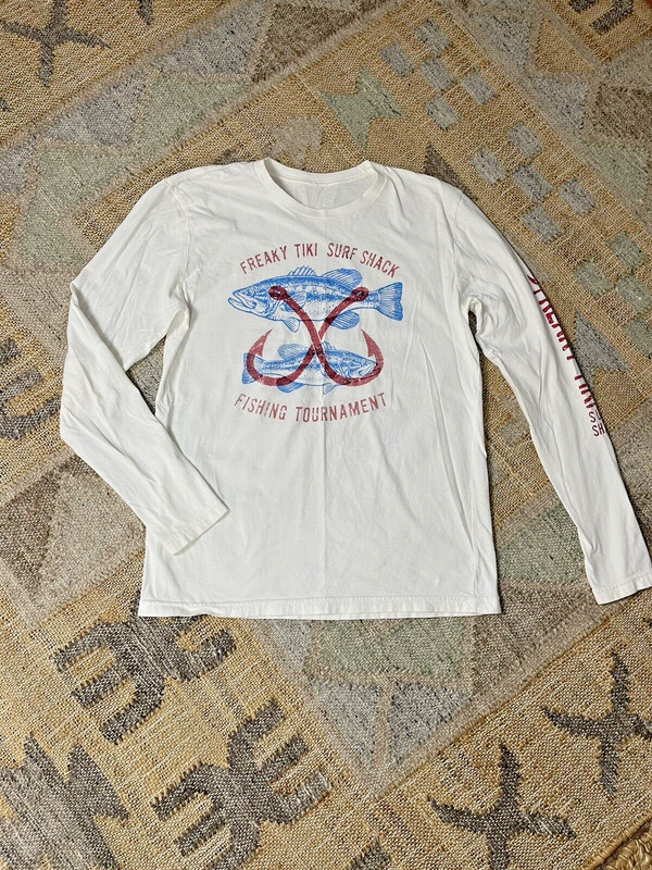 FREAKY TIKI SURF SHACK / St. Pete Florida Fishing Graphic Long Sleeve Tee / M