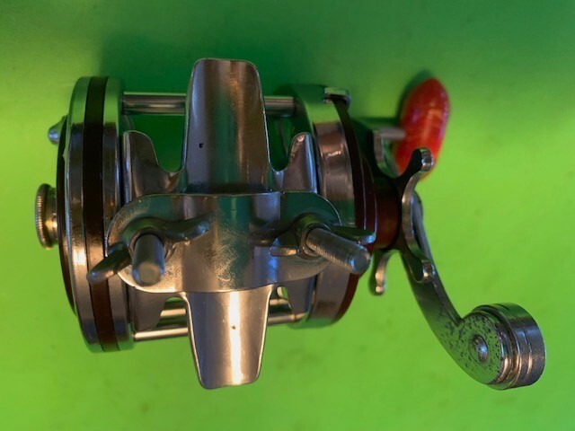 VINTAGE PENN SQUIDDER JR. NO. 146 FISHING REEL WITH ORIGINAL VINTAGE PENN SQUIDDER JR. NO. 146 FISHING REEL WITH ORIGINAL